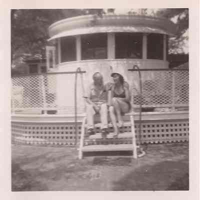 Couple on Steps: Origsize: 3½" x 3½"; Origformat: Print-Photographic; Negno: n/a