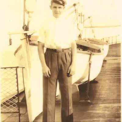 Raymond Robbins without Blazer: Origsize: 8½" x 11"; Origformat: Print-Photographic; Negno: n/a