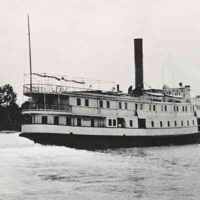 Oblique angle, medium shot of starboard stern.