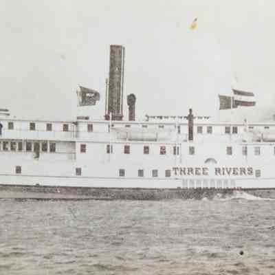 Perpendicular to port side shot.