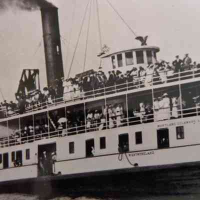 Quarter, closeup shot of starboard side and bow.