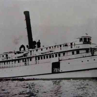 Baltimore (1885) showing starboard side underway.