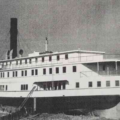 Oblique angle, medium shot of port stern and side.: City of New York high and dry in a marsh at Perth Amboy, NJ.  Unable to be refloated she was broken up on the spot.