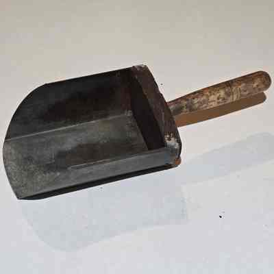 Scooper / shovel