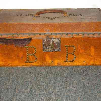 Leather Case: Origsize: 21" x 10½" x 8½; Origformat: Artifact; Negno: n/a