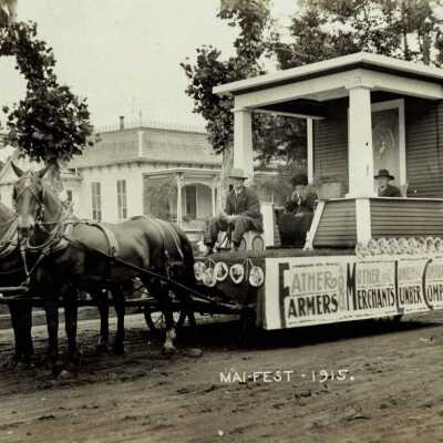 Image, 1915 Parade Float