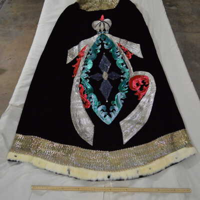 Senior King Mantle