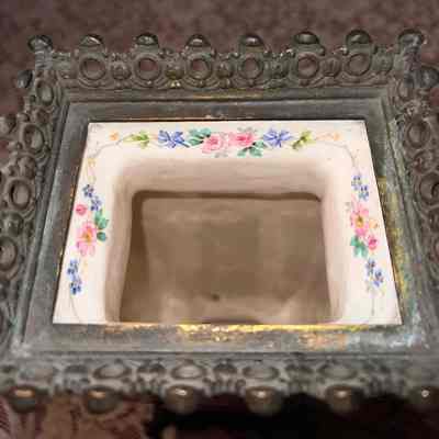 Detail of interior painted rim