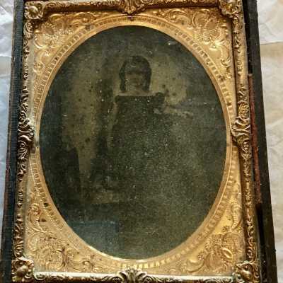 Unidentified girl, possibly Emma Bray