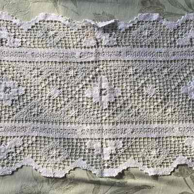 Filet lace dresser scarf