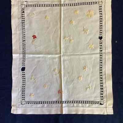 Rectangle flower embroidered textile