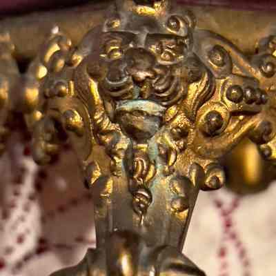 Lion head foot detail