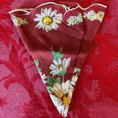 Circular Daisy Handkerchief