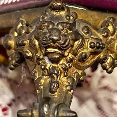 Lion head foot detail