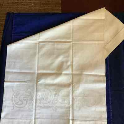 Towel with jacquard design