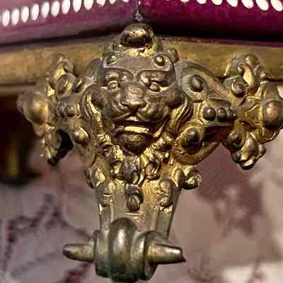 Lion head foot detail