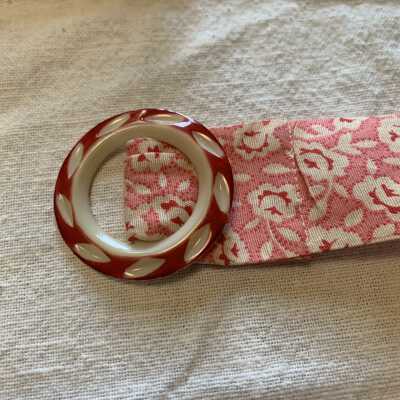 Belt buckle: Celluloid dark pink and white