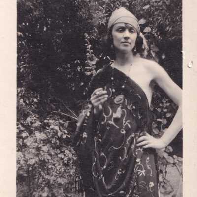 Emelita 1920s, with Emma's shawl