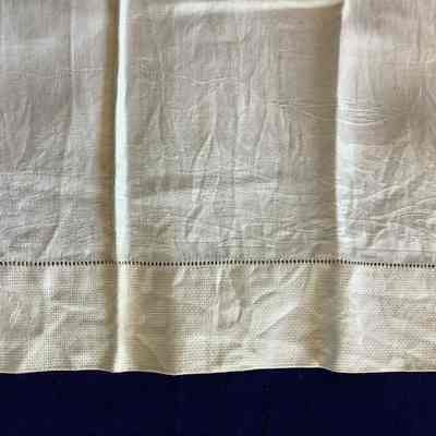 Hand towel with mountain design
