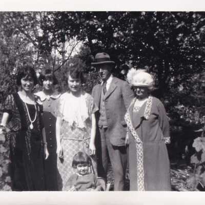 Garden, 1924. Left to right: Alfreda (?), Emelita, Marion, Nancy (in front of Marion), Alfred Henry, and Emma