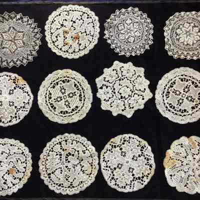 12 lace circles