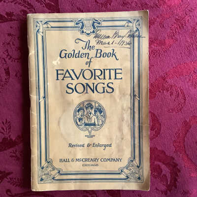 Sheet music book - The Golden Book of Favorite Songs