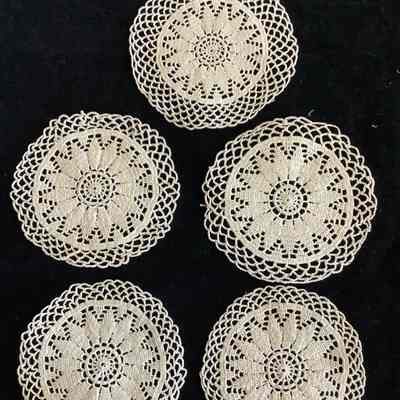 5 crocheted doilies