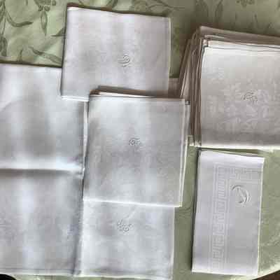 Set of 13 napkins