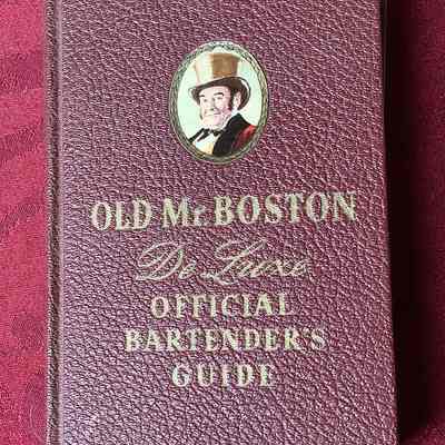 Old Mr. Boston De Luxe Official Bartender’s Guide