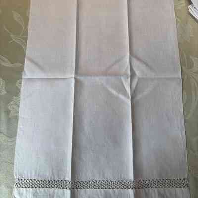Hand towel with crocheted loop border