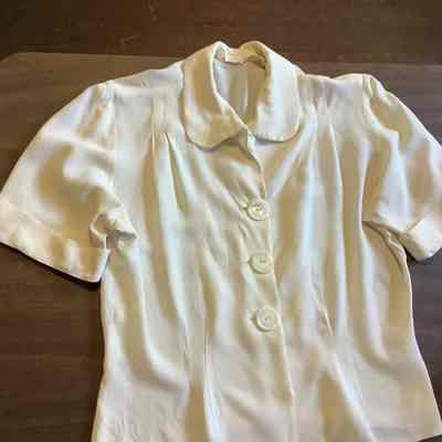 Tailored crepe shirt sleeve blouse