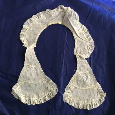 Collar with jabots attached