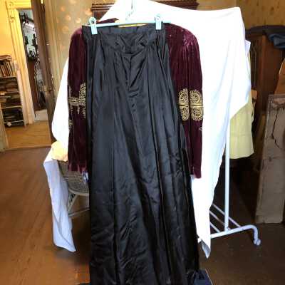 Skirt black satin for volunteer 