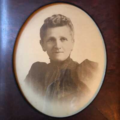 Photo Portrait Mrs Albrecht neighbor cousins