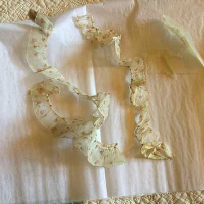 Ribbon, white with pink roses