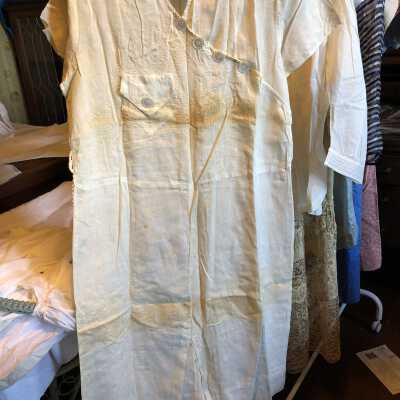 Dress yellow. 4 buttons neck line