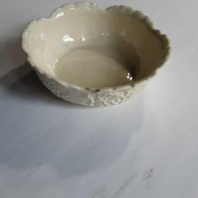 Small bowl- white leaves on outside