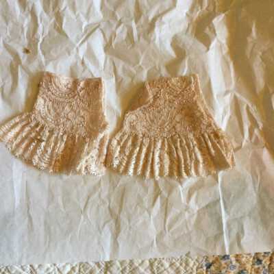 Pair of lace cuffs, beige,2