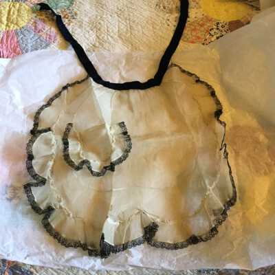 Lace bib, beige