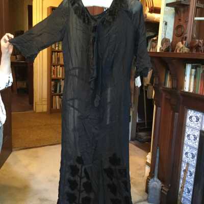 Dress black chiffon with velvet details