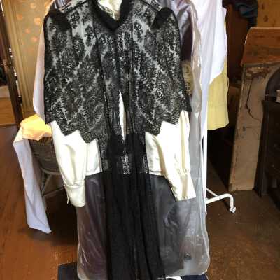 Black lace. Cap sleeved cape