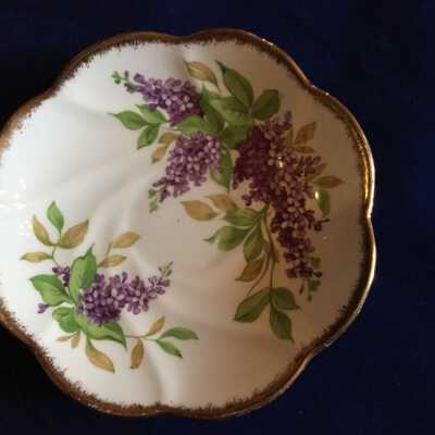 Saucer. Gold edge , lilacs