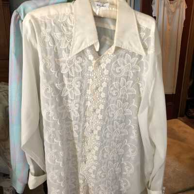 Blouse. Ricardo’s Acapulco. White embroidered front,French cuffs