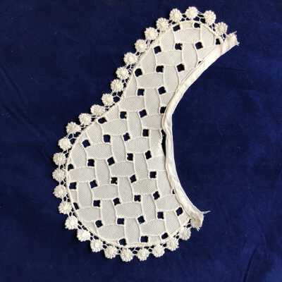 1 piece of 2 piece collar, ivory twill cutwork, embroidered daisy trim 
