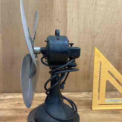 General Electric oscillating electric fan - right side view.: The image shows the right side of the three-blade metal fan that was used in the 1915 Erie Station.