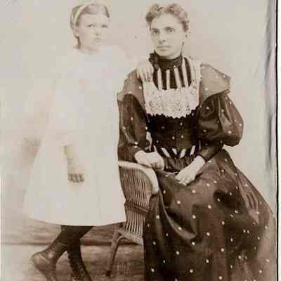 Ms. Charles W. Kerner and daughter Mildred