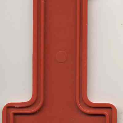 Butch's Auto Machine Ice Scraper verso: The image shows the reverse of a red, plastic promotional ice scraper, in the form of a three-dimensional number "1" with rounded edges and a hole near the top.