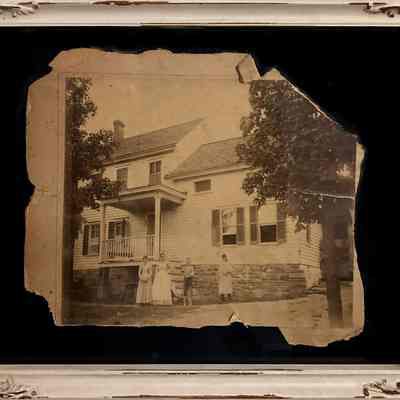 Kane House before the full-width front porch was added