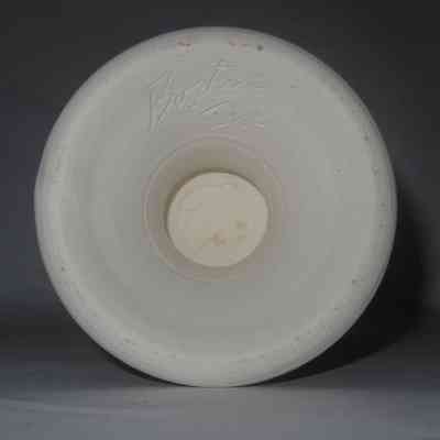 Ubuntu Tealight - bottom: The image shows the bottom of a white ceramic or pottery piece featuring an engraved signature or marking.