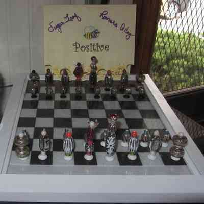 Bee Positive Chess Set